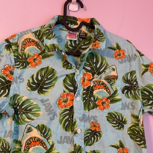 Jaws Universal Studios Tropical Hawaiian Shirt Shark size XL - Picture 2 of 15